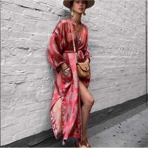 Zara Hanoi Printed Kimono Brick Satin
Robe